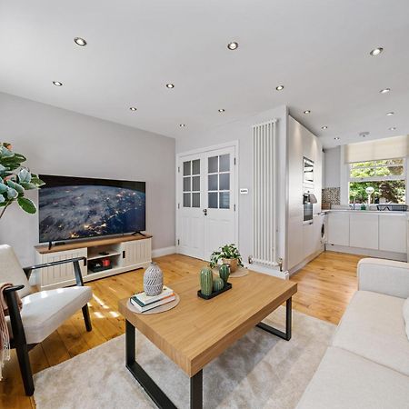 Hidden Gem In Central Location - Beautiful 2 Bed Лондон Екстериор снимка